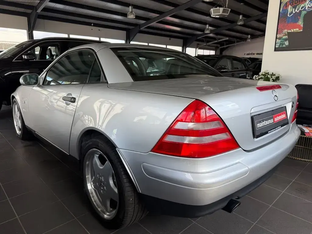 Gebraucht Mercedes SLK230 193 PS (141 kW) 1998 Silber Cabrio