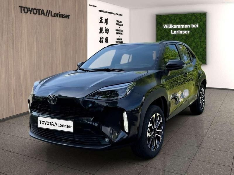 Black mica / ink Neu 2025 Toyota Yaris Cross SUV | 31.490 € (Etwas zu teuer) - Bild 1/4