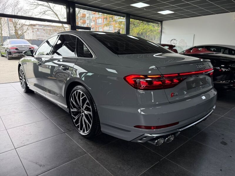 Neu Audi S8 571 PS (419 kW) 2025 Grau Limousine