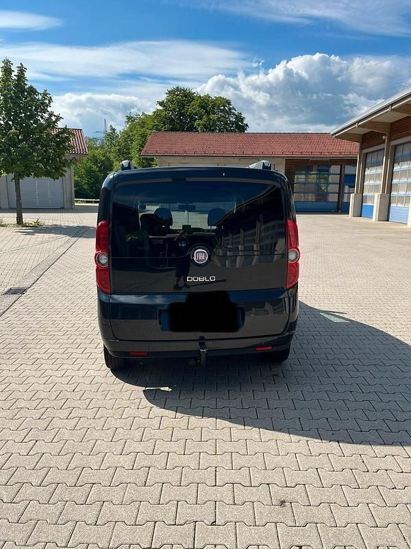 Gebraucht Fiat Doblò 105 PS (77 kW) 2011 Schwarz Van / Kleinbus