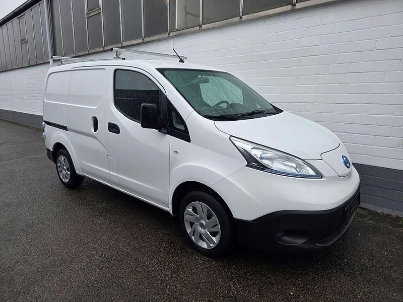 Weiß Gebraucht 2015 Nissan Evalia Van / Kleinbus | 8.350 € - Bild 1/4