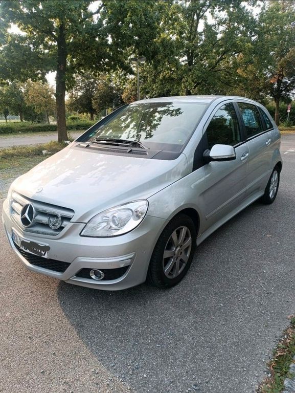 Silber Gebraucht 2009 Mercedes B180 Van / Kleinbus | 8.700 € (Etwas zu teuer) - Bild 1/4