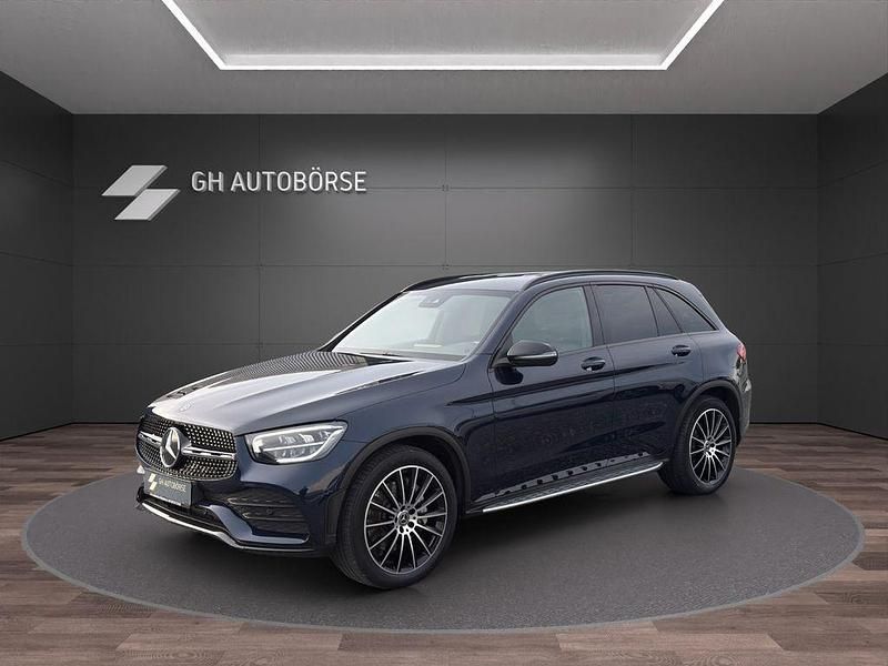 Blau Gebraucht 2020 Mercedes GLC200 AMG line SUV | 36.900 € (Fairer Preis) - Bild 1/4