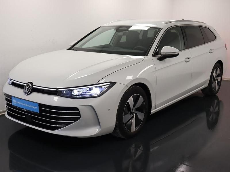 Gebraucht VW Passat Elegance 150 PS (110 kW) 2025 Pure white Kombi
