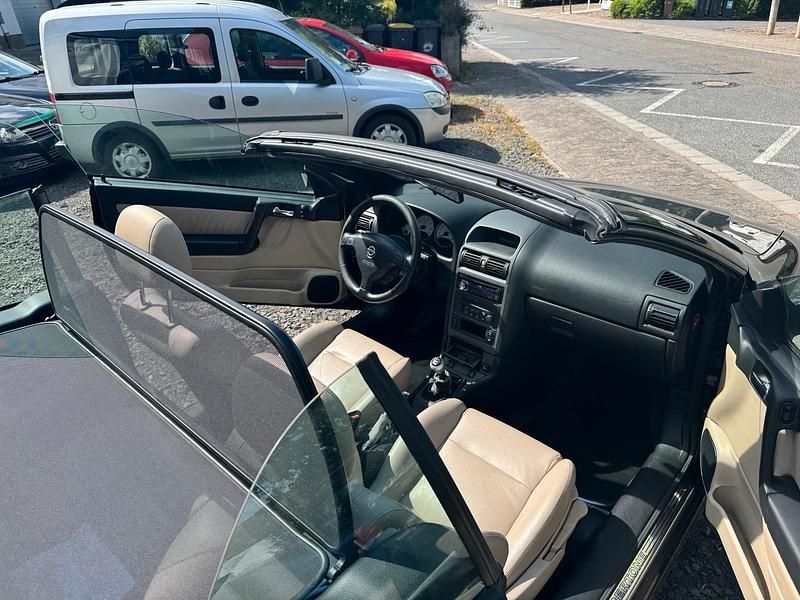 Schwarz Gebraucht 2005 Opel Astra Cabriolet Cabrio | 1.750 € (Fairer Preis) - Bild 1/4