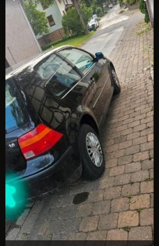 Schwarz Gebraucht 2002 VW Golf IV Kleinwagen | 600 € (Superpreis) - Bild 1/4