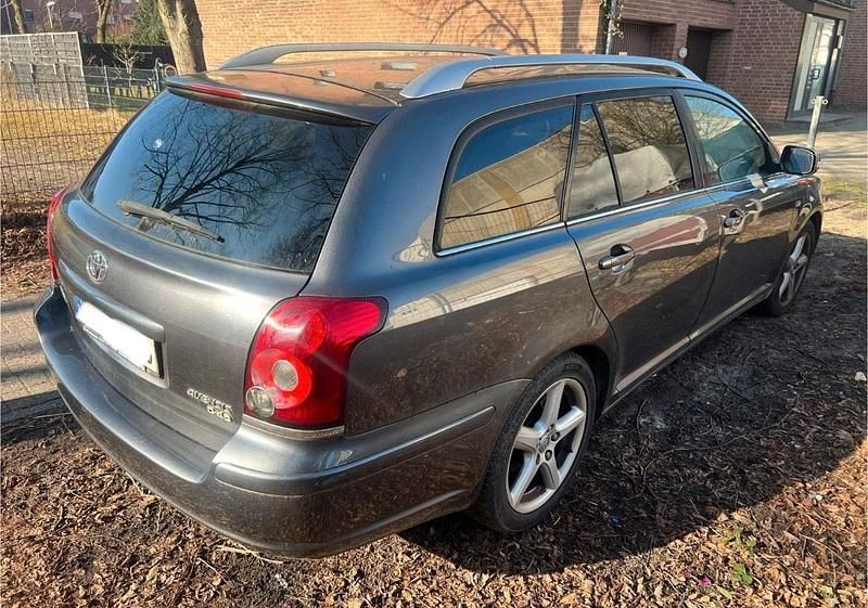 Gebraucht Toyota Avensis T2 177 PS (130 kW) 2007 Silber Kombi