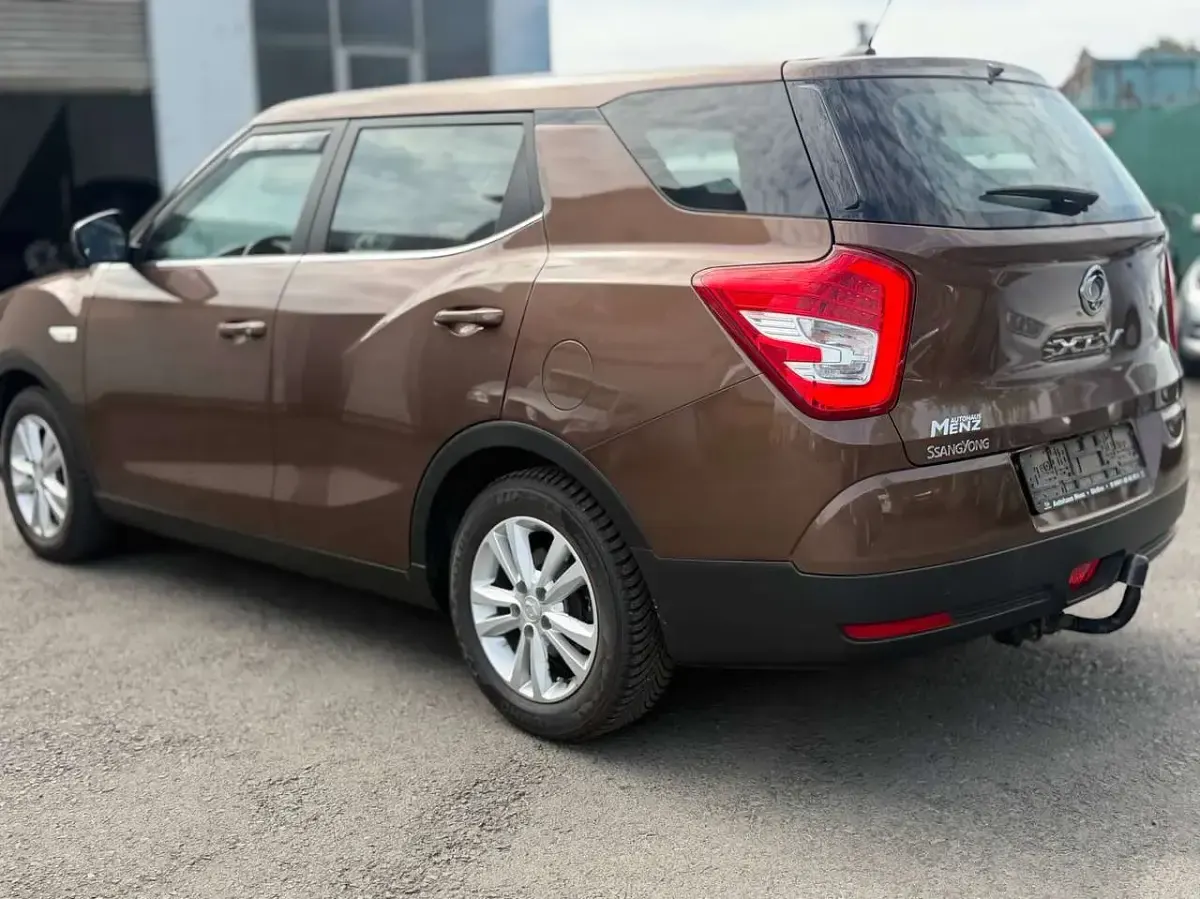 Gebraucht SsangYong XLV Sapphire 128 PS (94 kW) 2016 Braun metalic SUV