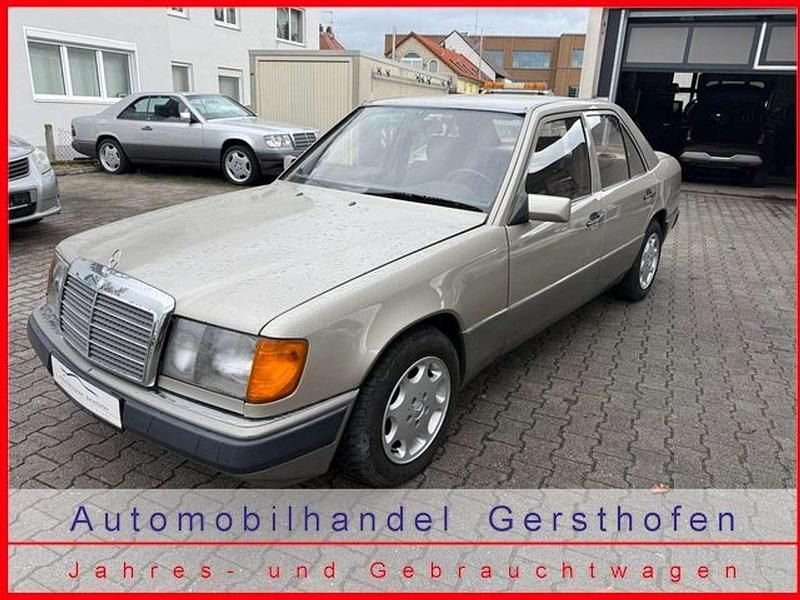 Gebraucht Mercedes E230 132 PS (97 kW) 1990 Gold Limousine