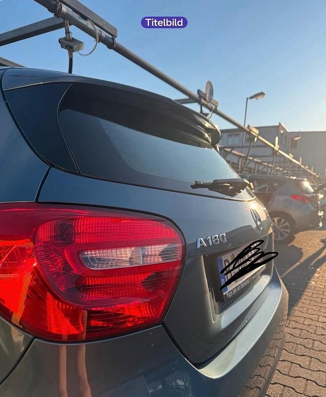 Gebraucht Mercedes A180 Style 122 PS (89 kW) 2013 Blau Kleinwagen