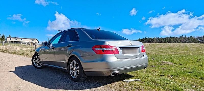Second-hand Mercedes E250 204 CP (150 kW) 2012 Gri Berlinǎ