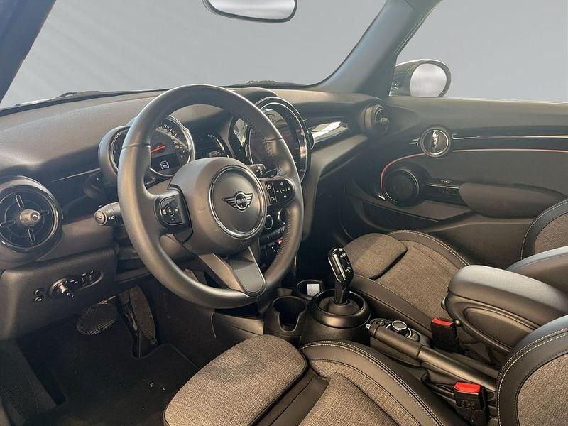 Gebraucht Mini Cooper Classic 136 PS (100 kW) 2023 Weiss Kleinwagen