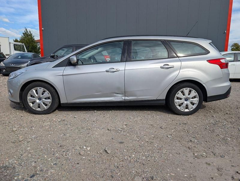 Gebraucht Ford Focus Trend 116 PS (85 kW) 2013 Silber Kombi