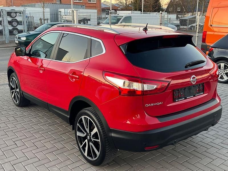 Gebraucht Nissan Qashqai 360º 163 PS (119 kW) 2016 Rot SUV
