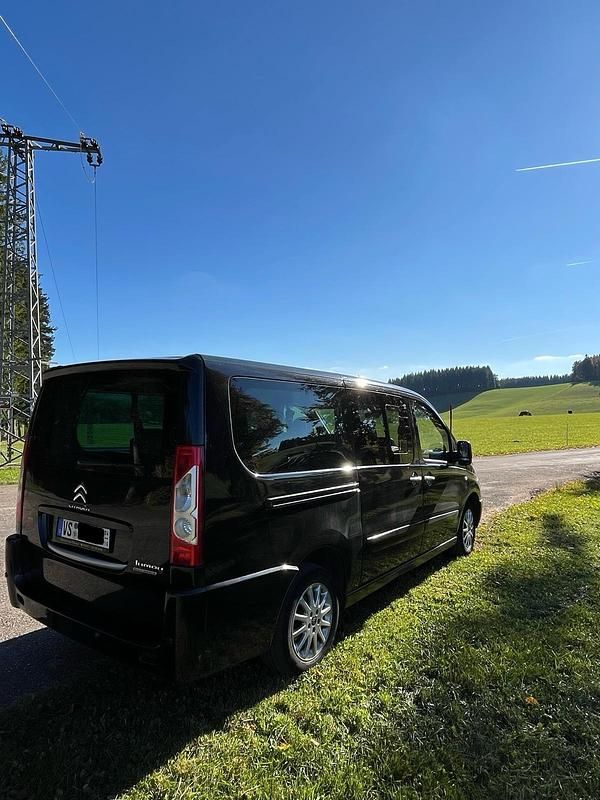 Schwarz Gebraucht 2015 Citroën Jumpy Exclusive Van / Kleinbus | 12.900 € (Fairer Preis) - Bild 1/4
