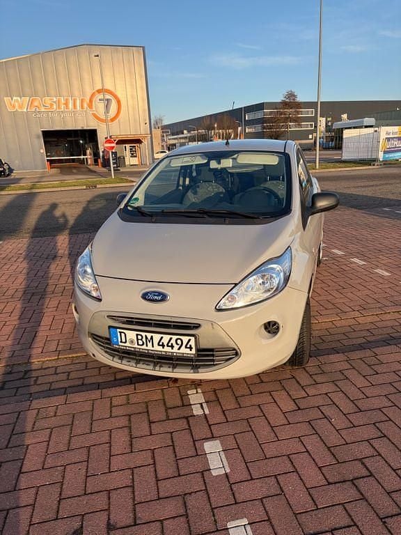 Grau Gebraucht 2015 Ford Ka Ambiente Kleinwagen | 3.200 € (Superpreis) - Bild 1/4