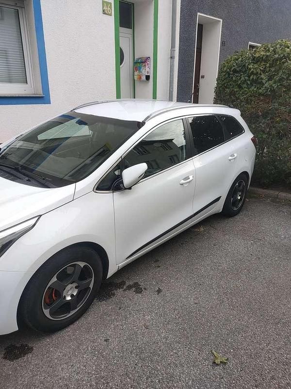 Gebraucht Kia Ceed Sportswagon DREAM-TEAM Edition 128 PS (94 kW) 2013 Kombi