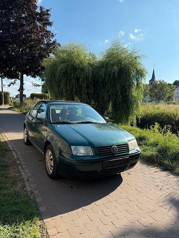 Grün Gebraucht 1999 VW Bora Limousine | 999 € (Superpreis) - Bild 1/4