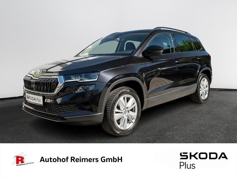 Blackmagic perleffekt Gebraucht 2024 Skoda Karoq Selection SUV | 35.789 € (Fairer Preis) - Bild 1/4