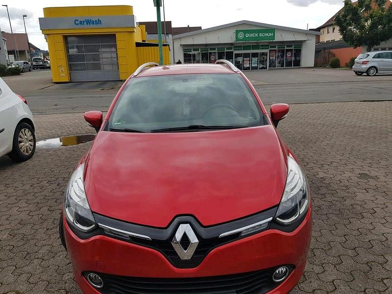 Rot Gebraucht 2013 Renault Clio GrandTour Kombi | 7.990 € - Bild 1/4