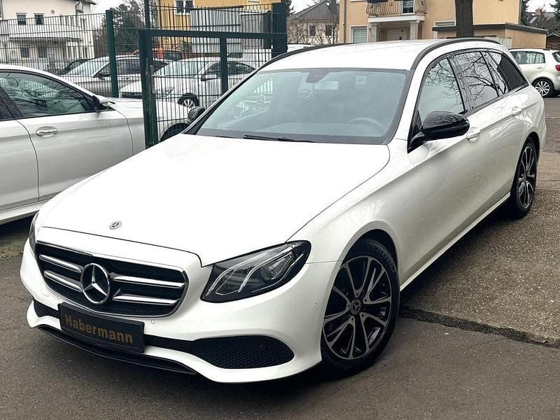Weiß Gebraucht 2019 Mercedes E220 Avantgarde Limousine | 22.990 € (Superpreis) - Bild 1/4