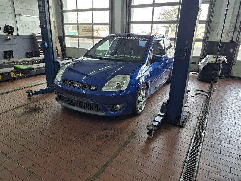 Blau Gebraucht 2005 Ford Fiesta ST Kleinwagen | 3.500 € (Fairer Preis) - Bild 1/4