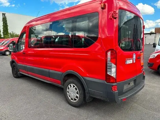 Gebraucht Ford Transit Trend 105 PS (77 kW) 2018 Rot Van