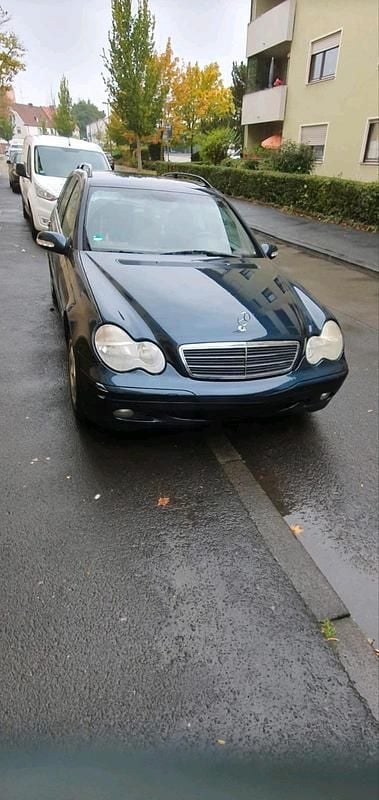 Blau Gebraucht 2002 Mercedes C180 Kombi | 800 € (Superpreis) - Bild 1/4