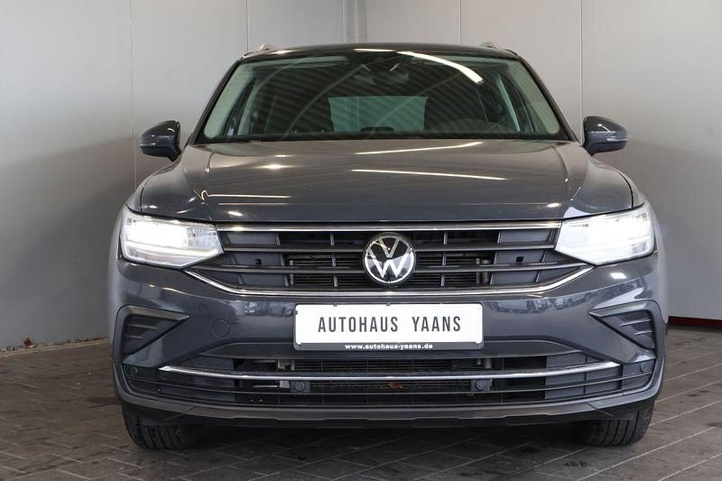 Gebraucht VW Tiguan Active 150 PS (110 kW) 2022 Grau SUV