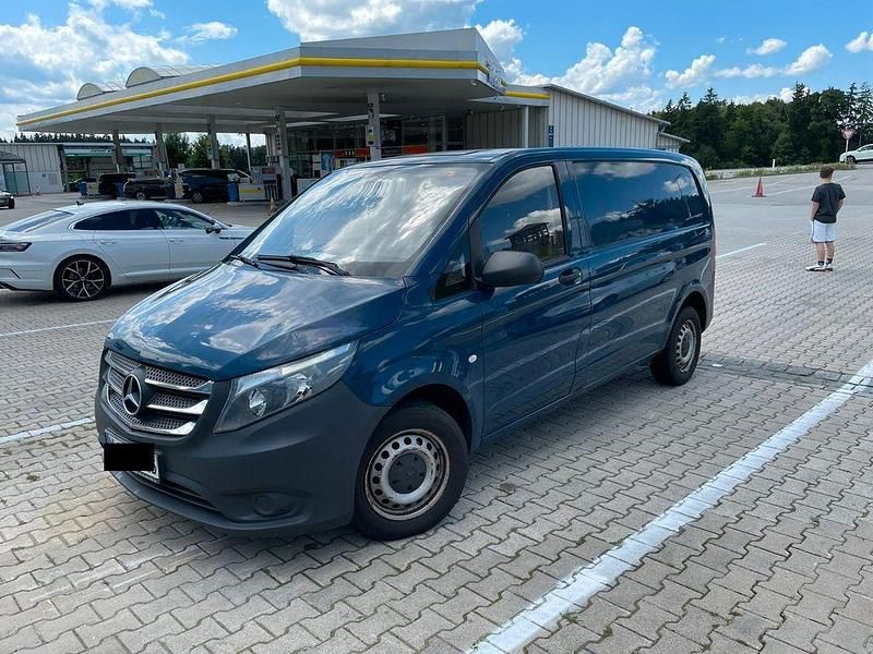 Blau Gebraucht 2015 Mercedes Vito Van / Kleinbus | 10.800 € (Fairer Preis) - Bild 1/4