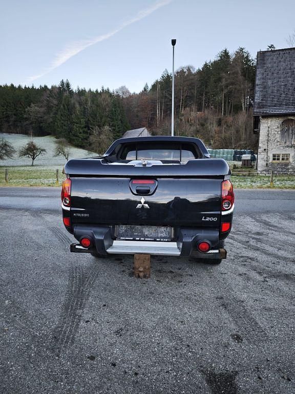Gebraucht Mitsubishi L200 178 PS (130 kW) 2011 Braun Abholung