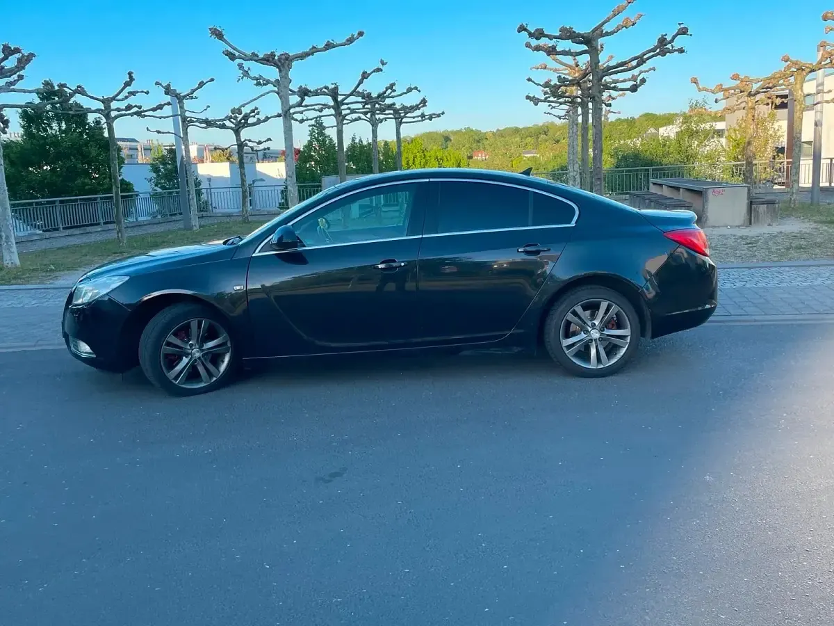 Gebraucht Opel Insignia 131 PS (96 kW) 2010 Schwarz Limousine