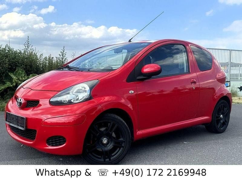 Rot Gebraucht 2011 Toyota Aygo Edition Kleinwagen | 4.400 € (Etwas zu teuer) - Bild 1/4