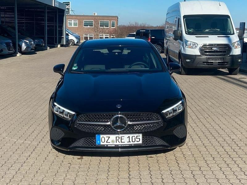 Gebraucht Mercedes A200 Progressive 163 PS (119 kW) 2026 Schwarz Limousine