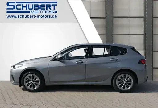 Neu BMW 116 122 PS (89 kW) 2026 Grau Kleinwagen