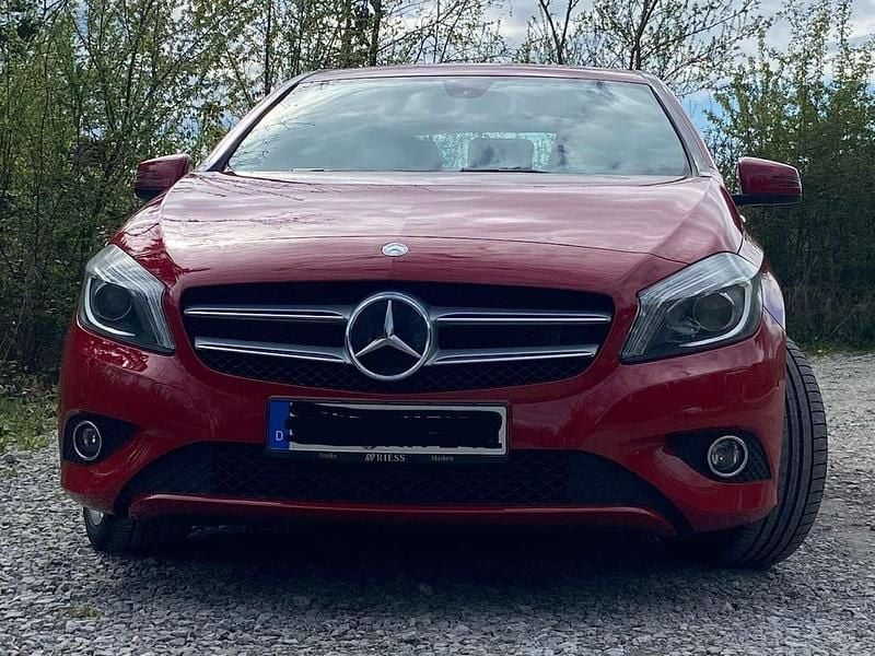 Rot Gebraucht 2013 Mercedes A180 Kleinwagen | 10.950 € (Guter Preis) - Bild 1/4