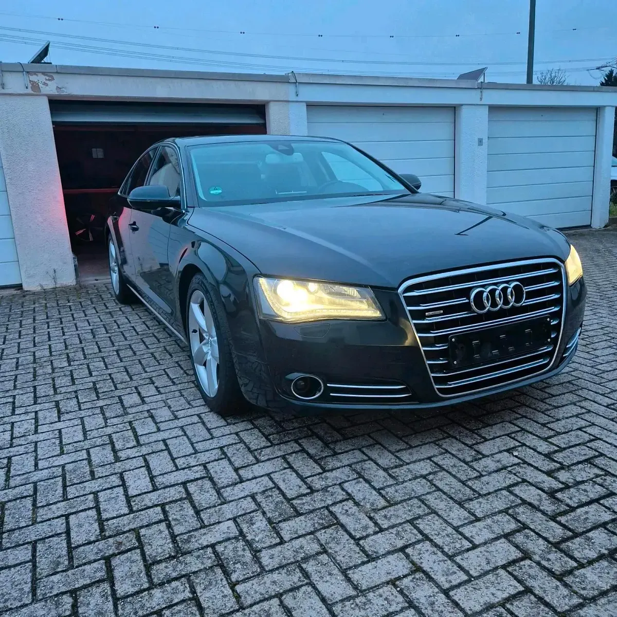 Gebraucht Audi A8 372 PS (273 kW) 2010 Schwarz Limousine