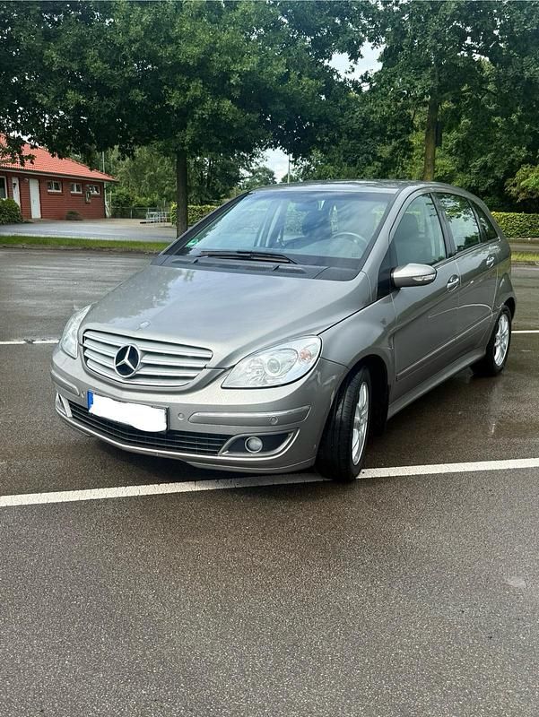 Silber Gebraucht 2007 Mercedes B180 Van / Kleinbus | 3.500 € (Guter Preis) - Bild 1/4