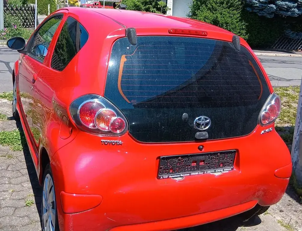 Gebraucht Toyota Aygo 68 PS (50 kW) 2008 Rot Kleinwagen