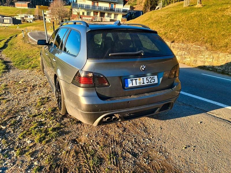 Gebraucht BMW 525 Performance 218 PS (160 kW) 2005 Grau Kombi
