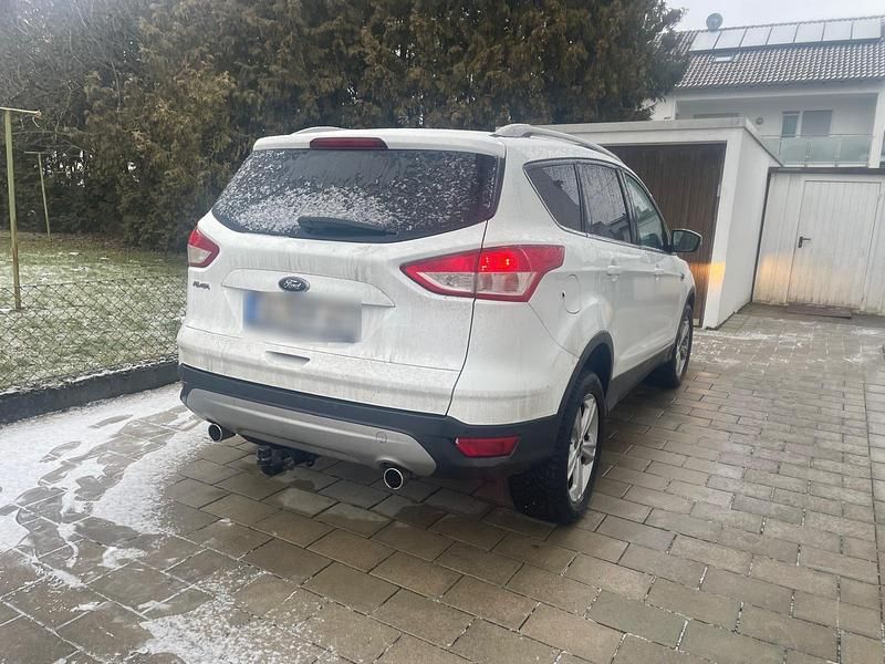 Gebraucht Ford Kuga 180 PS (132 kW) 2015 Weiß SUV