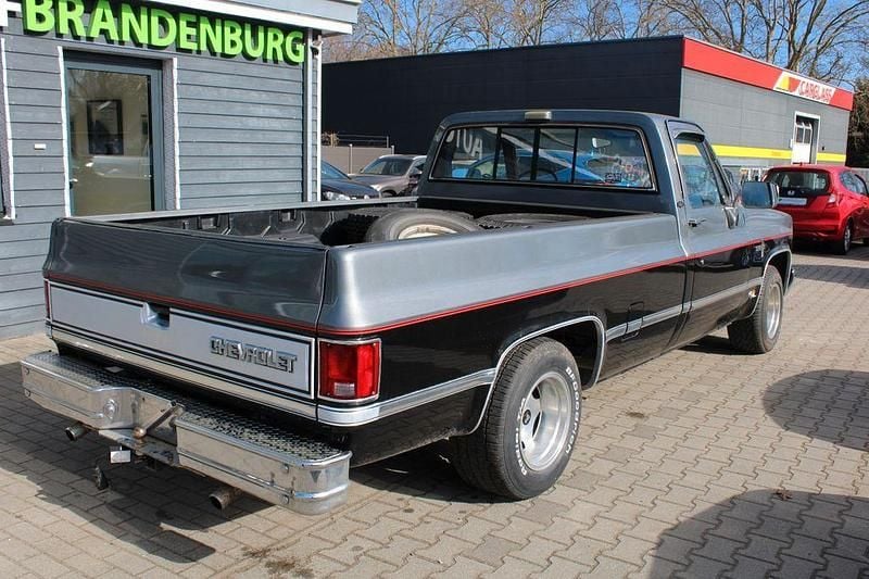 Gebraucht Chevrolet Silverado 160 PS (117 kW) 1986 Silber Abholung