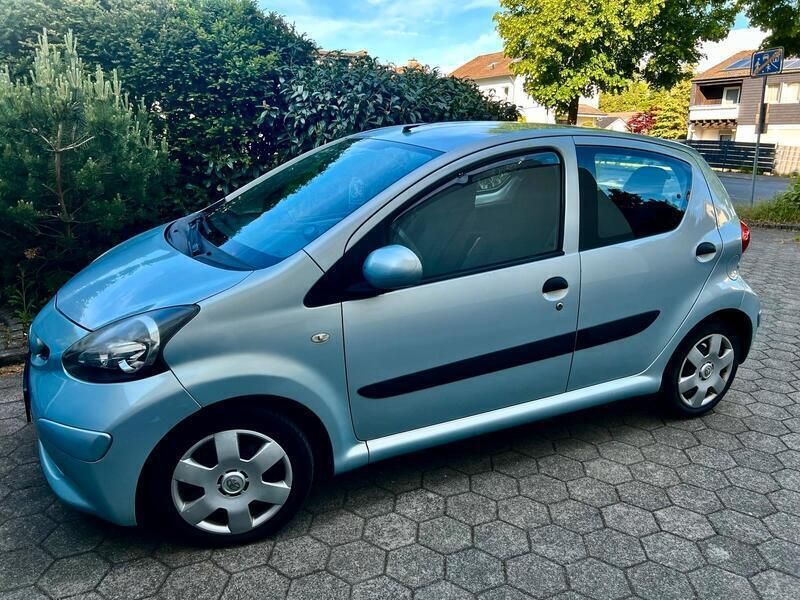 Blau Gebraucht 2006 Toyota Aygo Kleinwagen | 2.390 € (Etwas zu teuer) - Bild 1/4