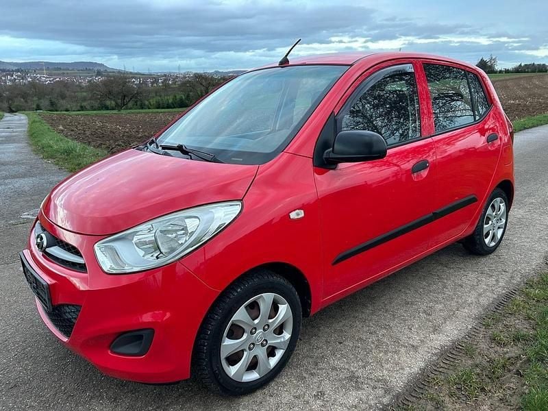 Gebraucht Hyundai i10 Edition 69 PS (50 kW) 2012 Rot Kleinwagen
