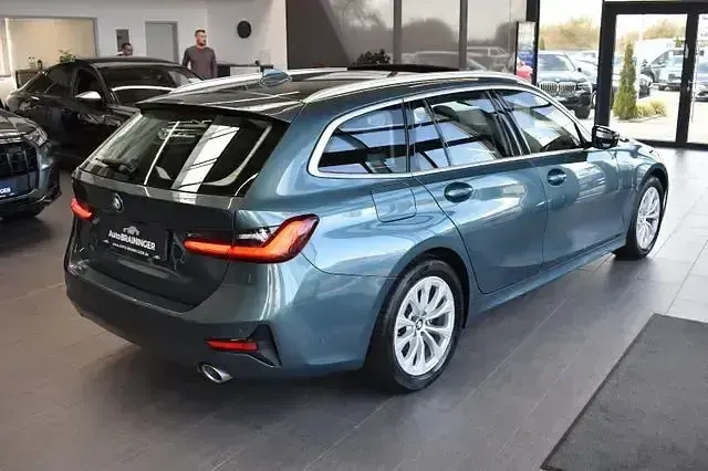 Używany BMW 320 Advantage 190 KM (139 kW) 2021 Niebieski Kombi