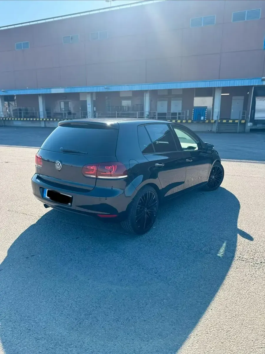Gebraucht VW Golf VI 105 PS (77 kW) 2011 Schwarz Kleinwagen