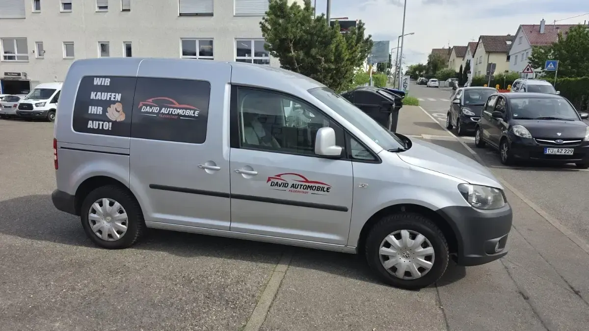 Gebraucht VW Caddy Trendline 102 PS (75 kW) 2011 Silber Van / Kleinbus