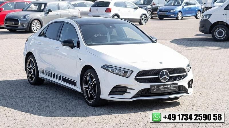 Polarweiss unilack Gebraucht 2020 Mercedes A250 AMG line Limousine | 22.400 € (Superpreis) - Bild 1/4