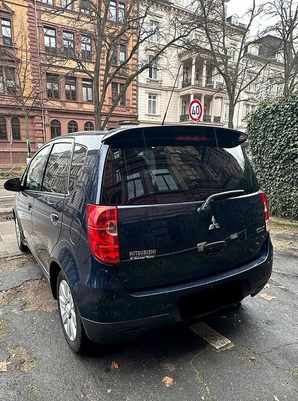 Gebraucht Mitsubishi Colt Invite 95 PS (69 kW) 2011 Blau Kleinwagen