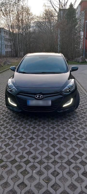 Gebraucht Hyundai i30 99 PS (72 kW) 2014 Schwarz Limousine